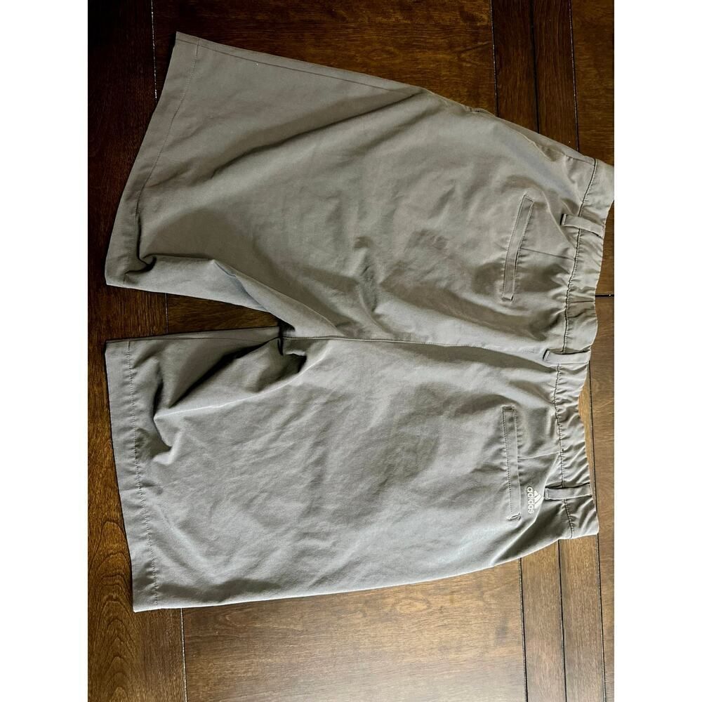 Adidas Size 40 Men’s Golf Shorts Gray Button Snap with Zipper - Picture 3 of 3